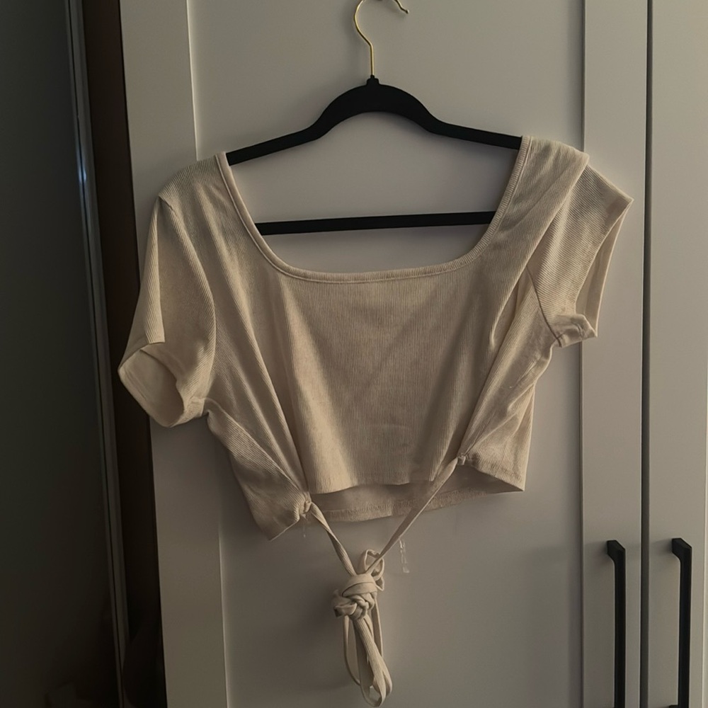 Cropped tee/lay off shoulder
